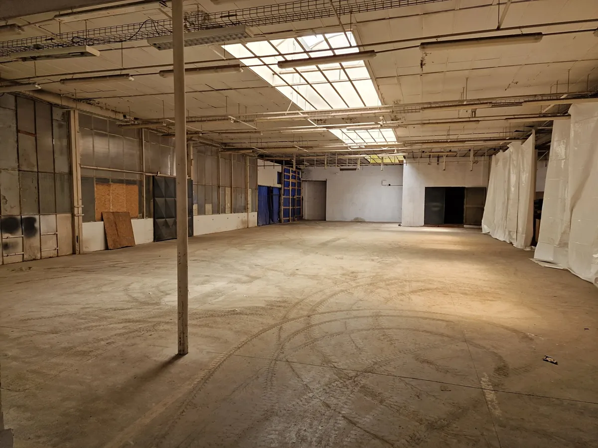 Pronájem výrobní haly, prostoru 923 m²